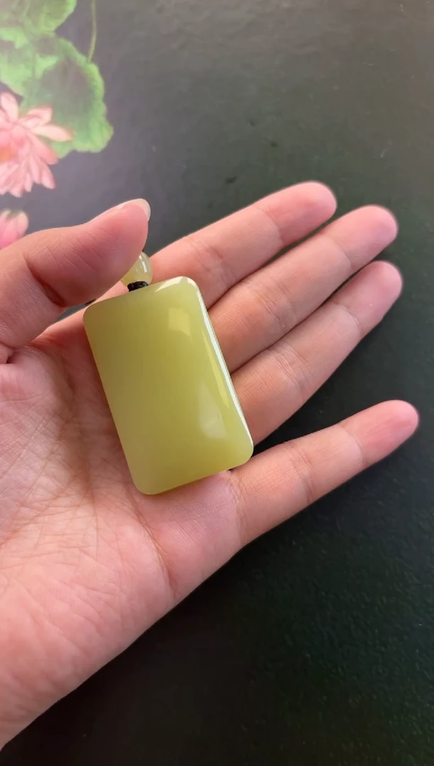 颈饰未镶嵌和田玉吊坠