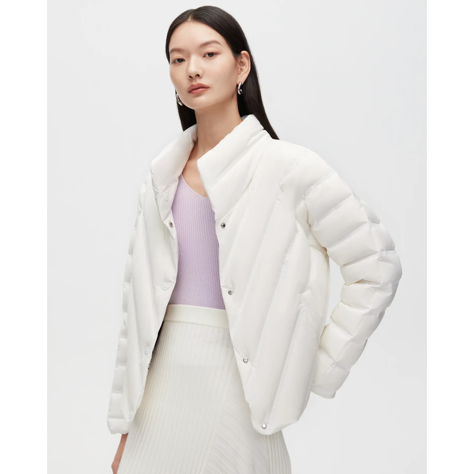 波司登女款通勤鹅绒立领简约短款防寒轻盈羽绒服