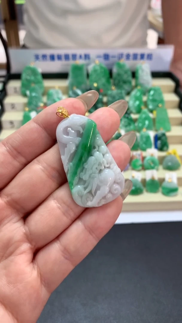 【闪购商品】翡翠吊坠(不含链)18K金镶嵌挂件