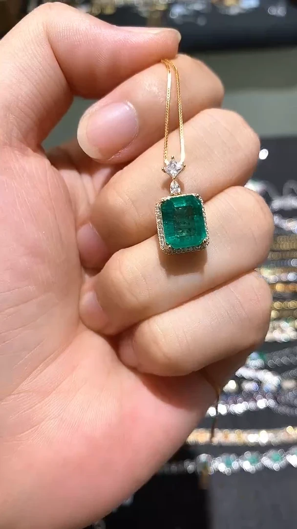 银S925镶嵌颈饰祖母绿吊坠