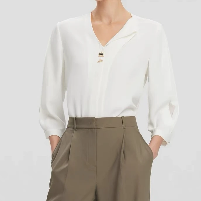 2025飞秒新品《白天鹅》》初秋通勤显瘦白色百搭衬衫