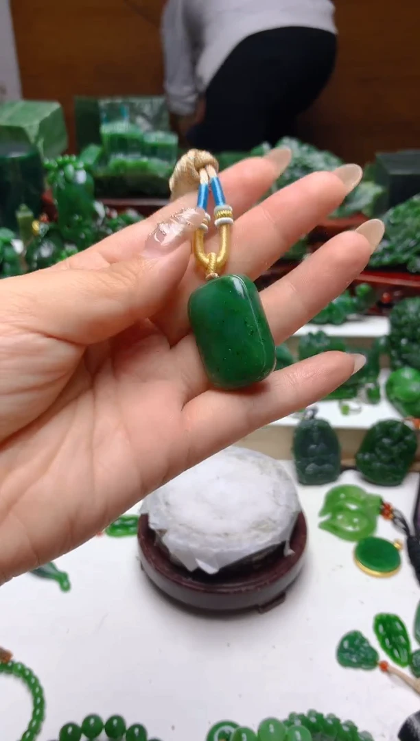 未镶嵌和田玉（碧玉）珠宝半成品随机发货一个