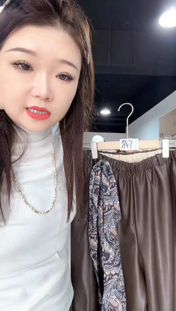847-咖啡色皮裤····