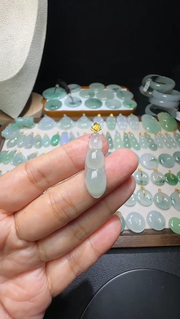 吊坠(不含链)18K金镶嵌翡翠福豆