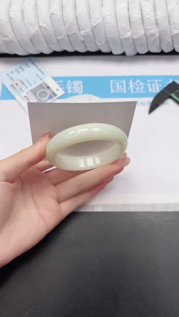 未镶嵌手镯石英质玉126-59.6FMS