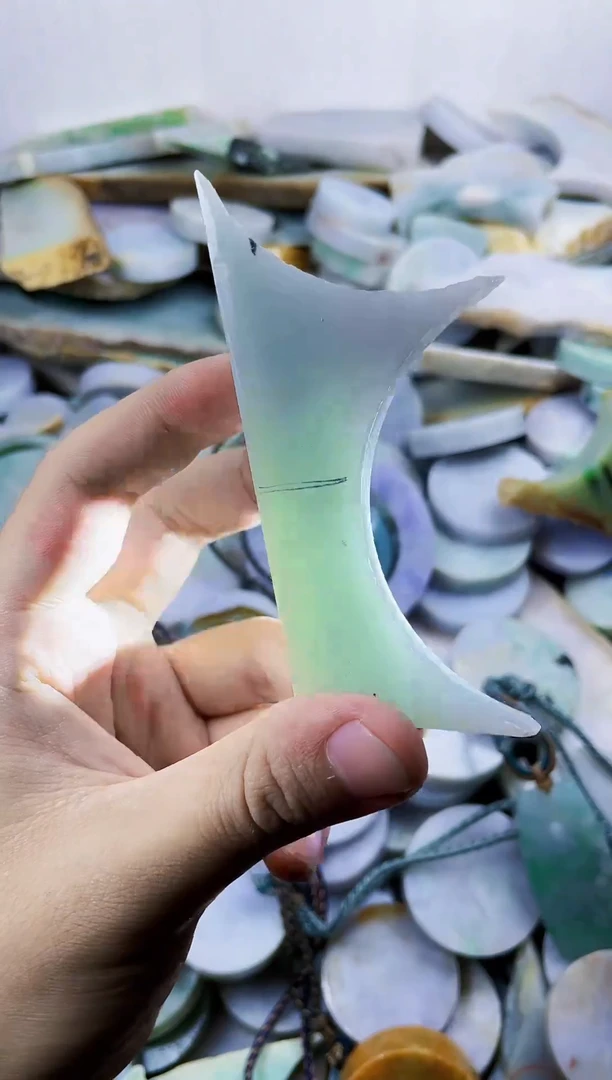 颈饰未镶嵌翡翠缅甸天然翡翠大优惠