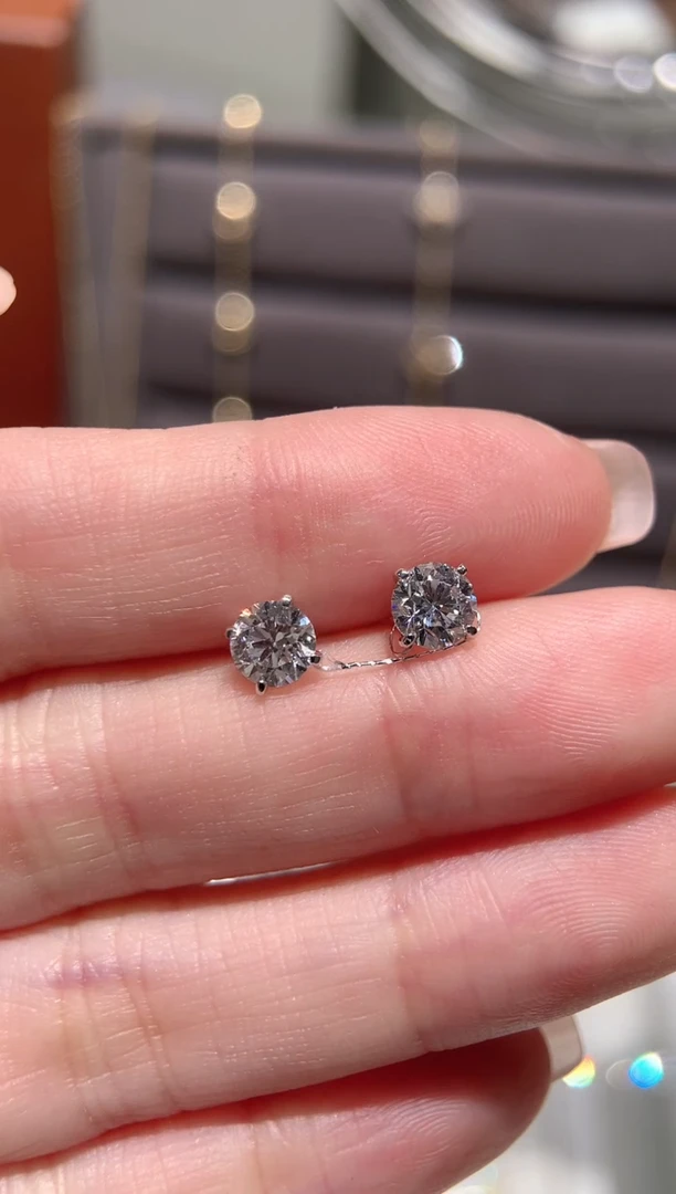 18K金镶嵌耳饰实验室培育钻石四爪耳钉单颗50分