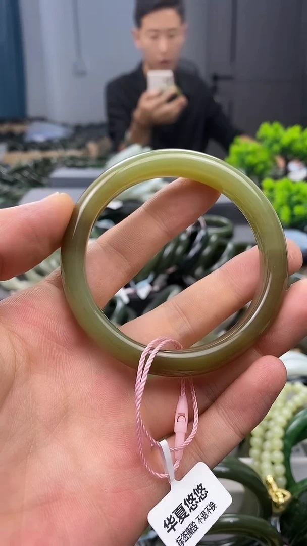 未镶嵌手镯和田玉绿****赁56.7