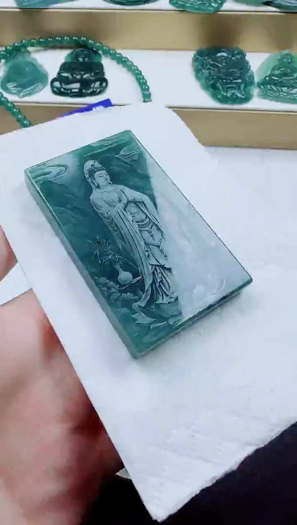 颈饰未镶嵌翡翠方观音