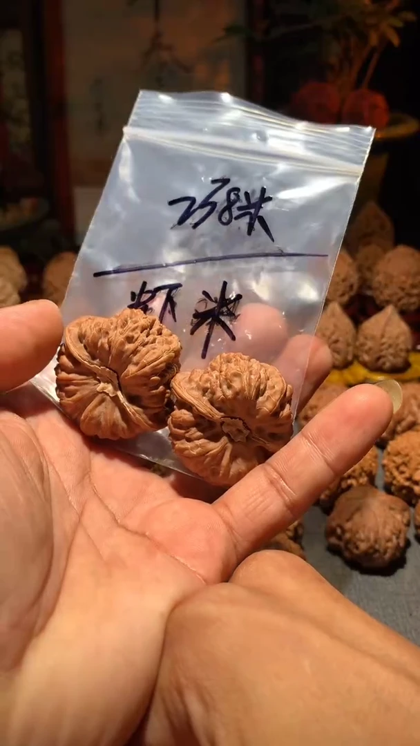把件桃核?**?丰泰文玩  平谷凹底    41尺寸左右磕尖瑕疵处理