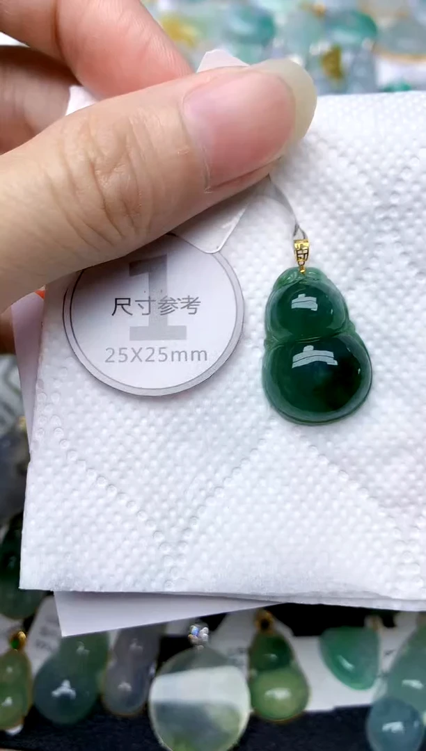 颈饰18K金镶嵌翡翠天然A货翡翠