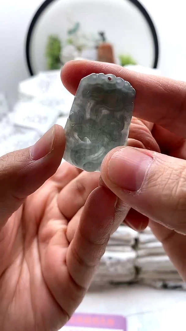 翡翠未镶嵌颈饰挂件