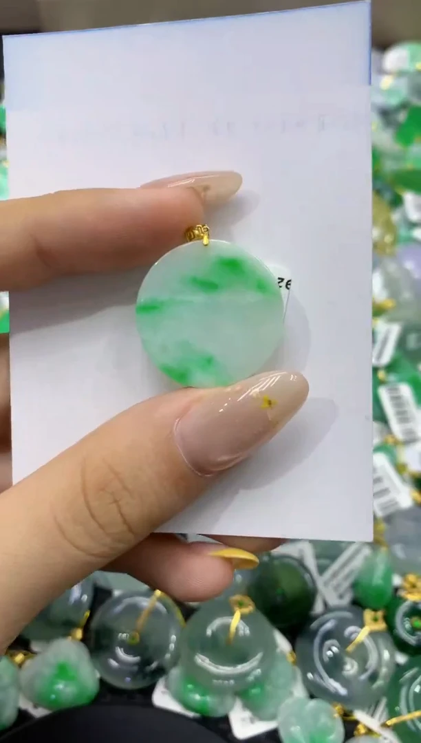 颈饰18K金镶嵌翡翠天然缅甸翡翠A货