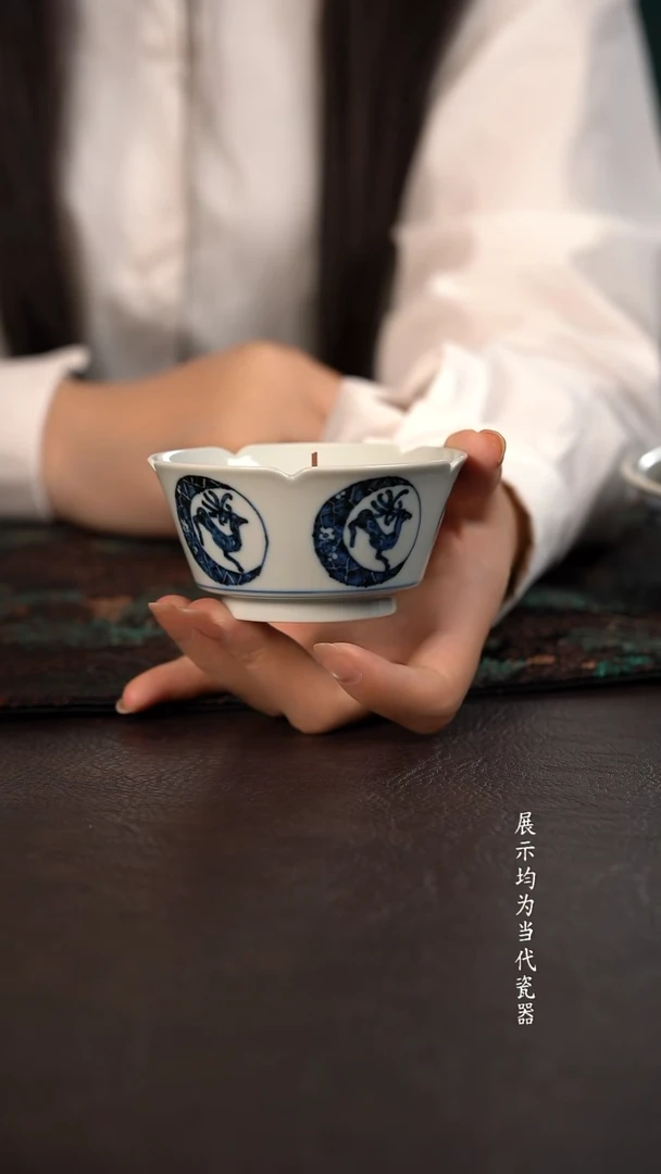 微瑕雲山敬古团纹小鹿花口杯