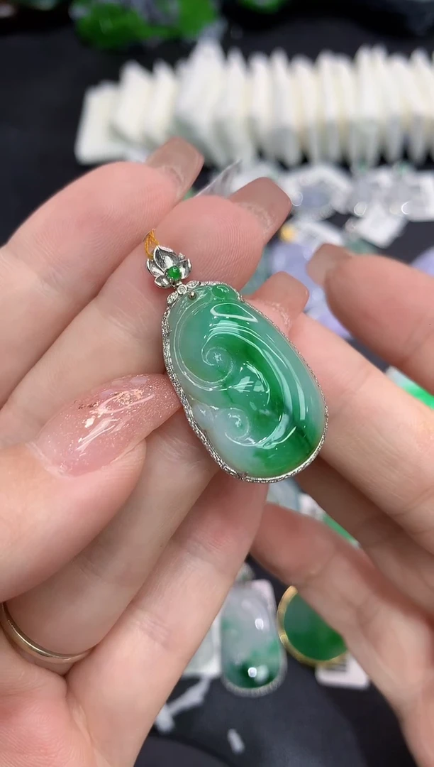 吊坠(不含链)18K金镶嵌翡翠1111