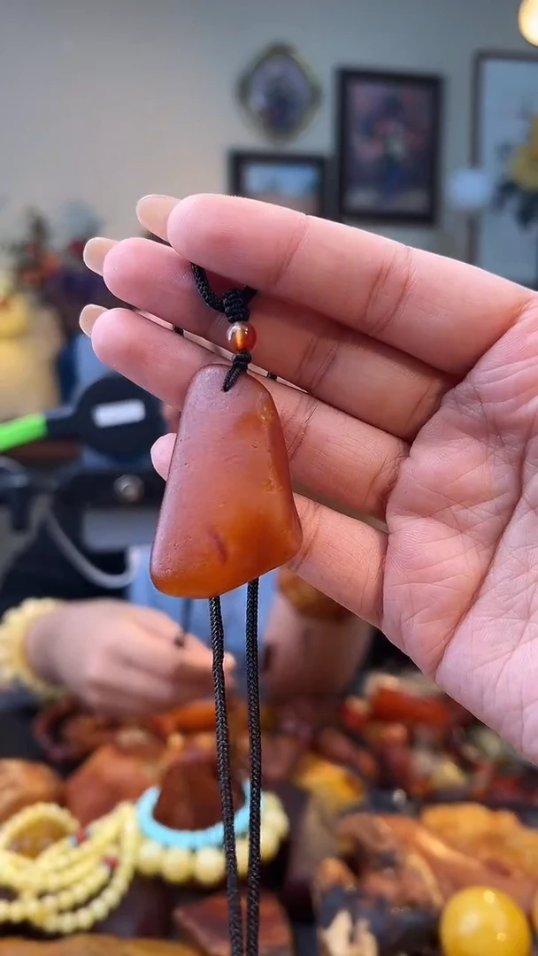 琥珀颈饰未镶嵌吊坠