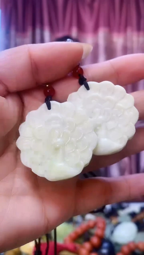 未镶嵌蛇纹石玉吊坠多样性发其中之一