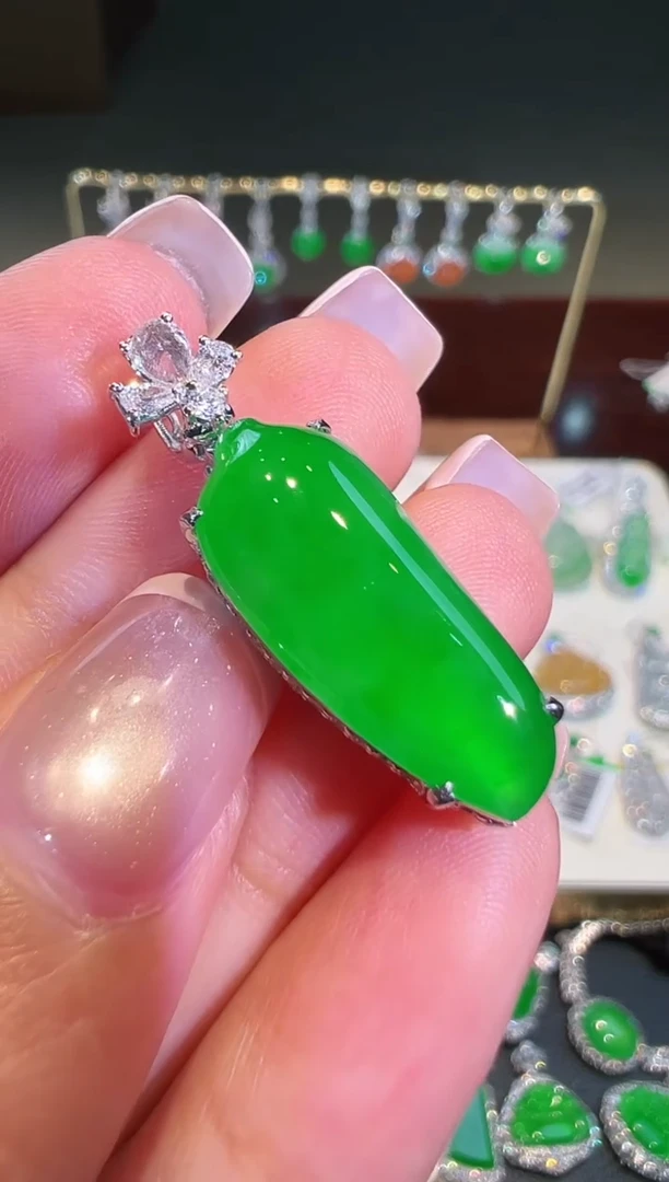 吊坠(不含链)18K金镶嵌翡翠翡翠