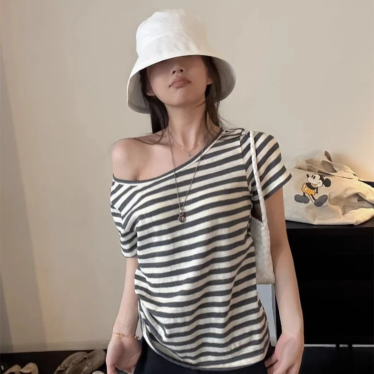 夏季慵懒松弛感斜领露肩显瘦短袖条纹T恤宽松休闲百搭上衣女