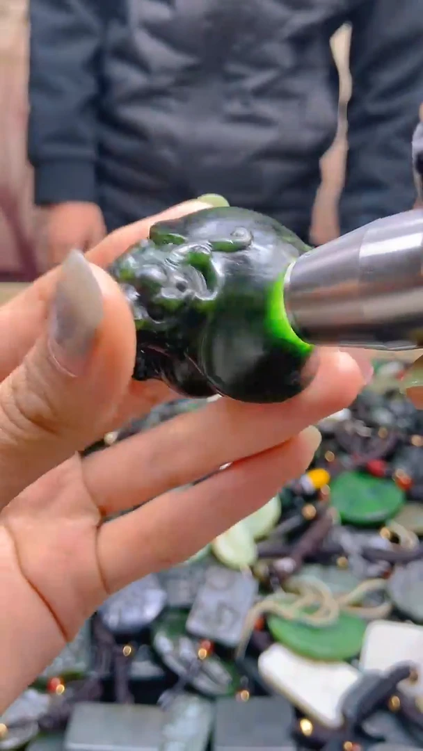 颈饰未镶嵌和田玉1