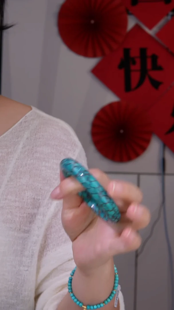 未镶嵌绿松石手镯1