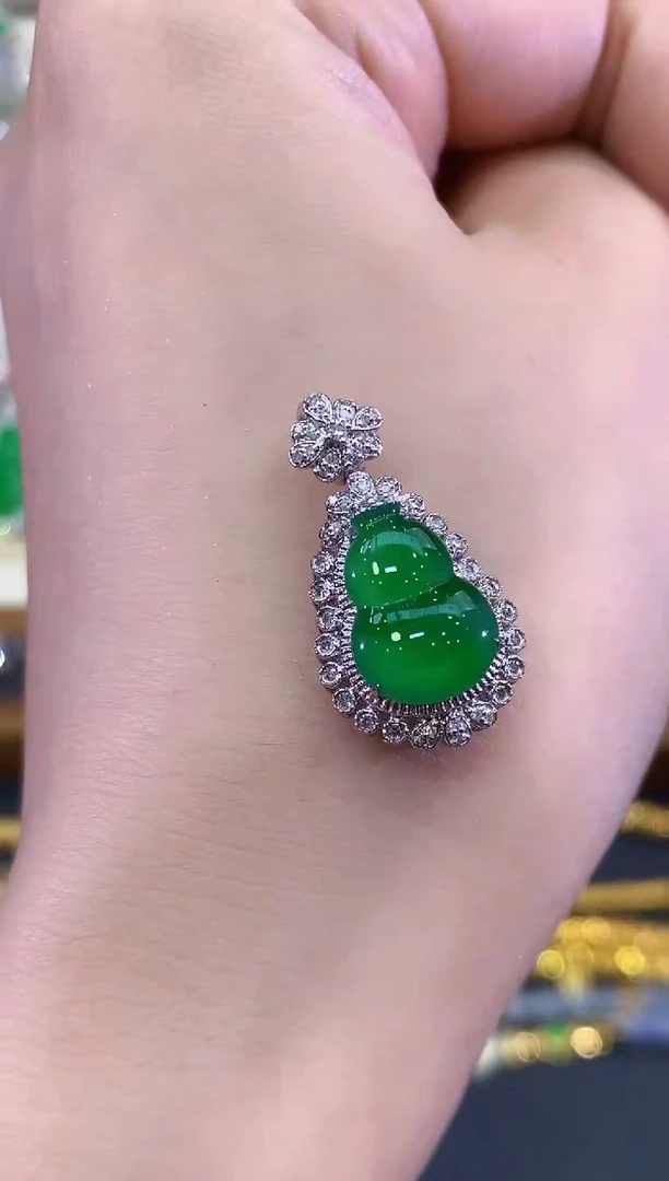 吊坠(不含链)18K金镶嵌翡翠C52