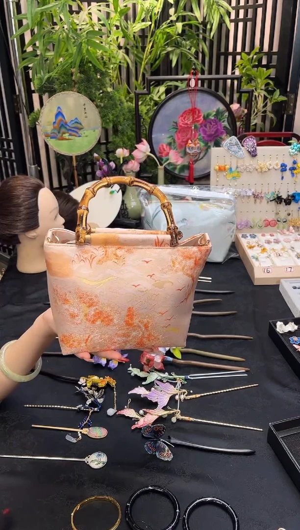 织绣小*子非遗苏绣手工饰品