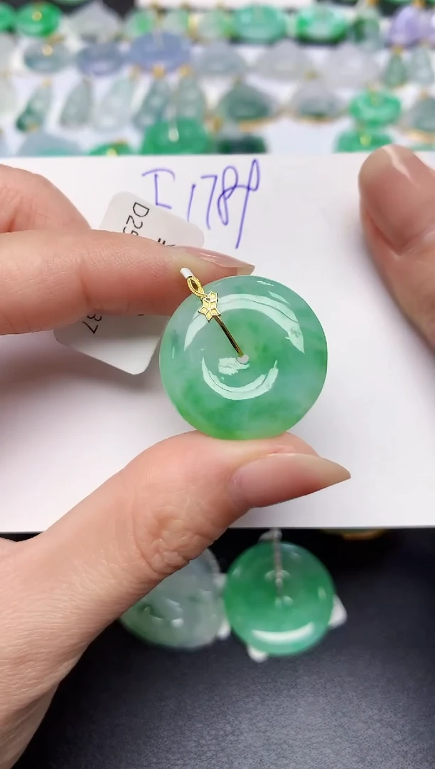 颈饰18K金镶嵌翡翠天然缅甸A货翡翠百元以上9元证书费自理