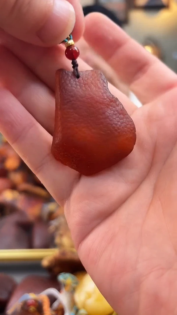 未镶嵌颈饰琥珀吊坠