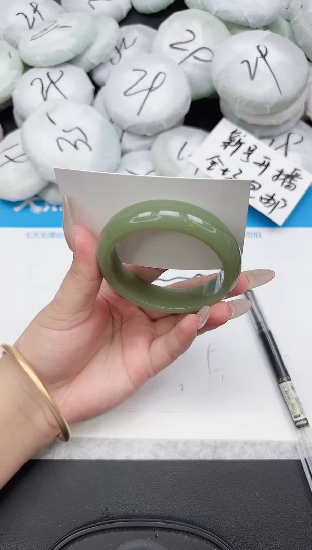 未镶嵌手镯石英质玉351-54.4