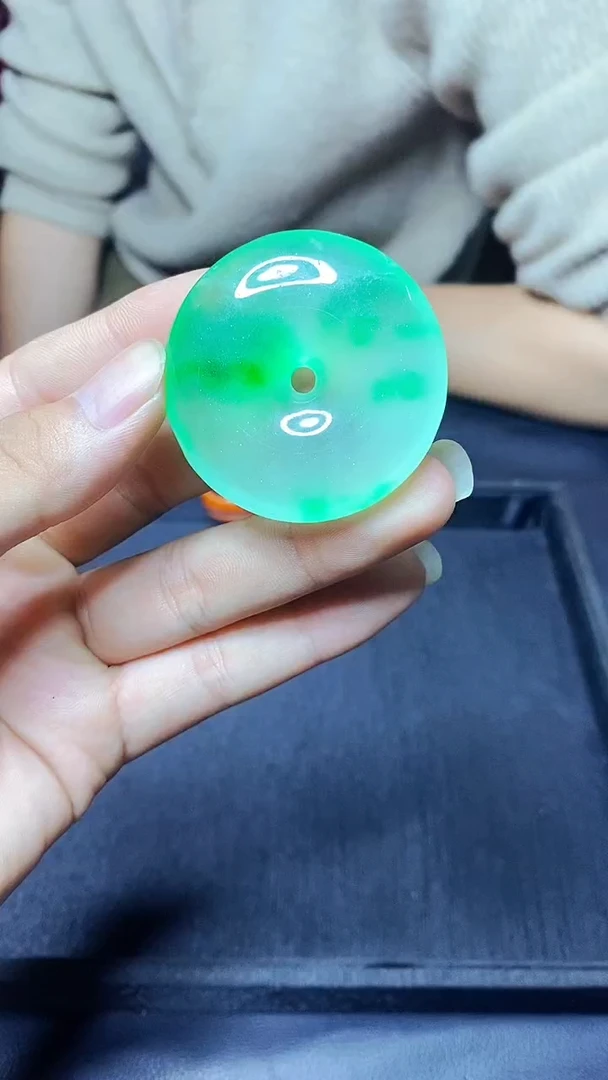 玉冰绿飘花大平安扣