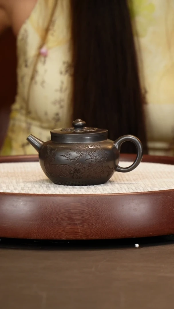 茶壶紫砂【惠海勤】龙潭乌泥 祥云扁鼓 240cc