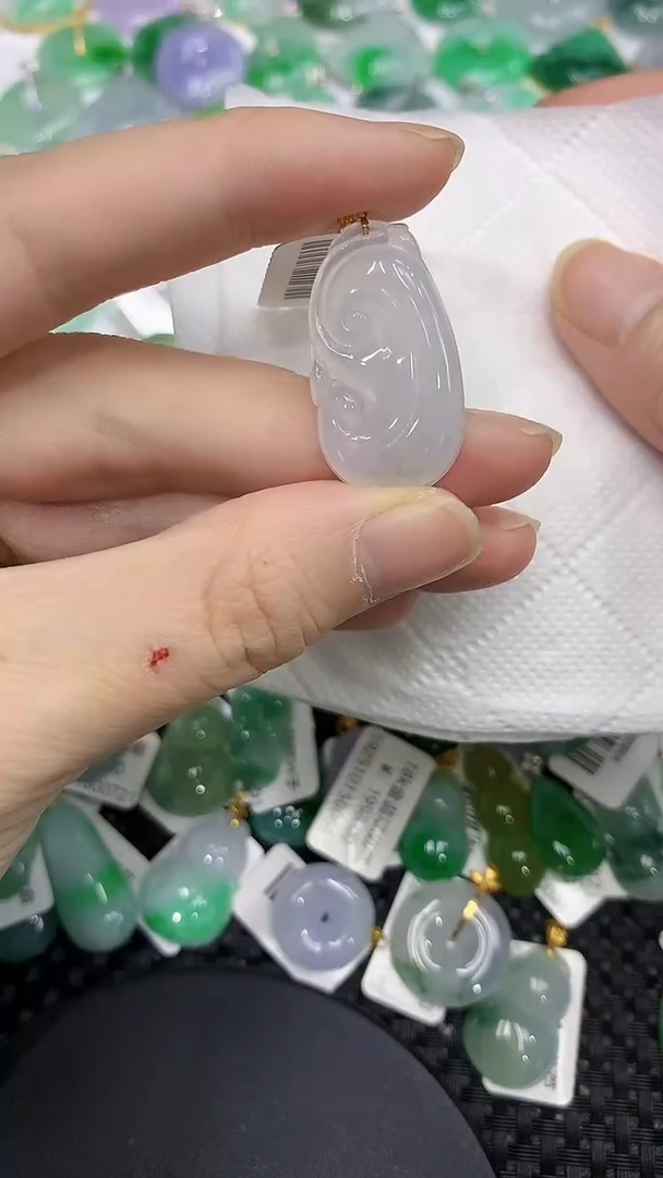 颈饰18K金镶嵌翡翠111111111