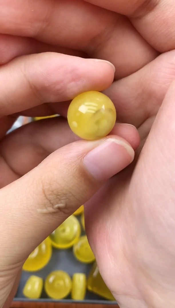 未镶嵌琥珀珠宝奇石76
