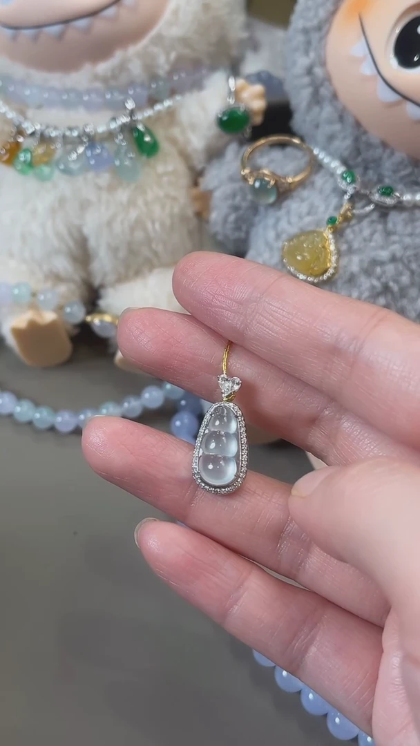 翡翠18K金镶嵌颈饰小*吖天然缅甸翡翠吊坠