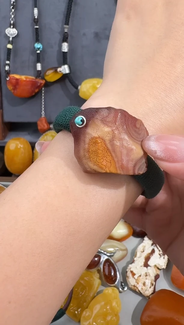 未镶嵌琥珀裸石琥珀