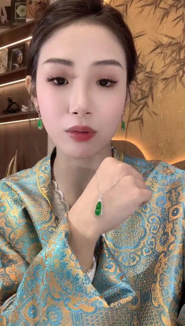 【闪购商品】翡翠吊坠(不含链)18K金镶嵌A30