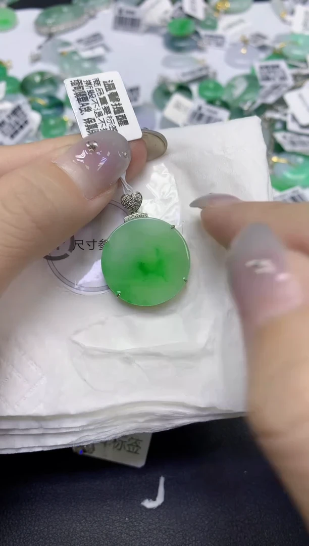 颈饰18K金镶嵌翡翠天然缅甸翡翠A货百元以上9元证书费自理