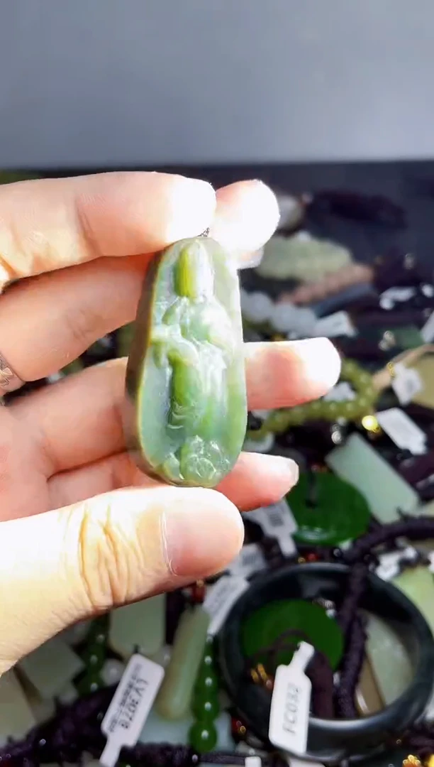 颈饰未镶嵌和田玉1