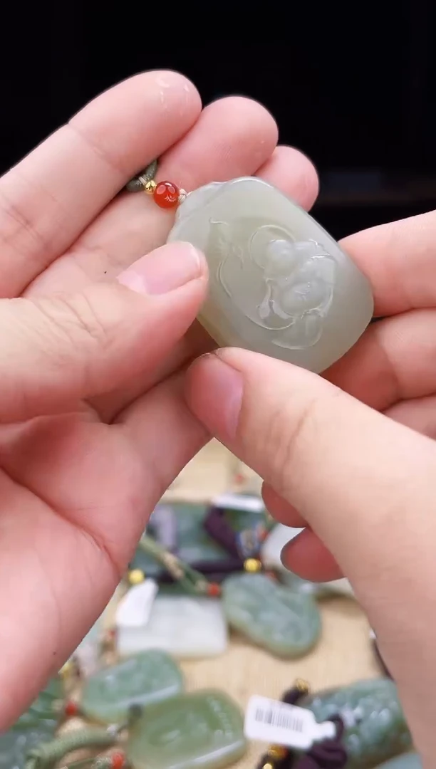 颈饰未镶嵌和田玉1