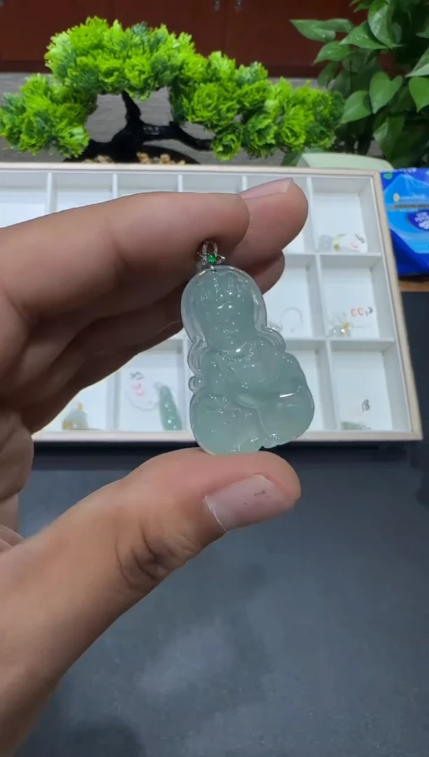 18K金镶嵌挂件翡翠A货翡翠多样性孤品