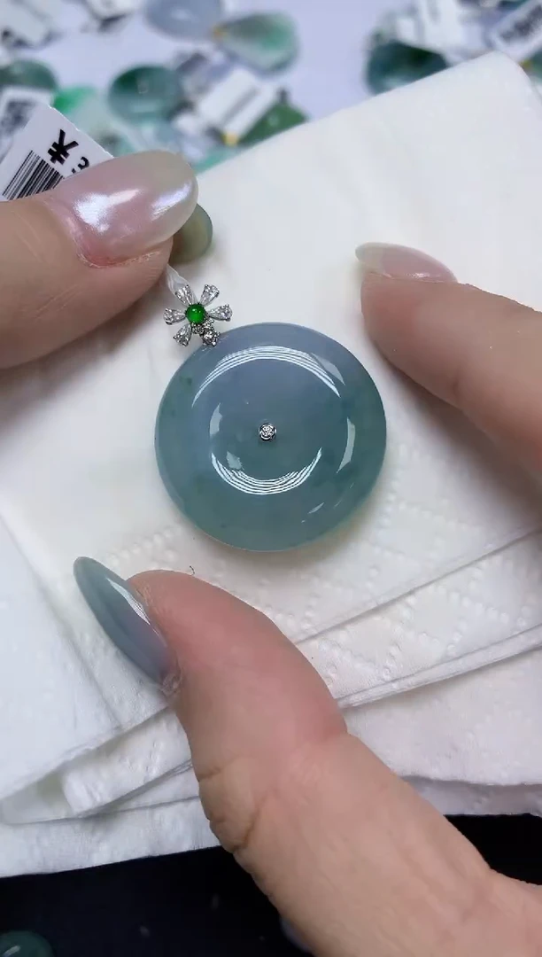 翡翠18K金镶嵌颈饰天然缅甸翡翠A货