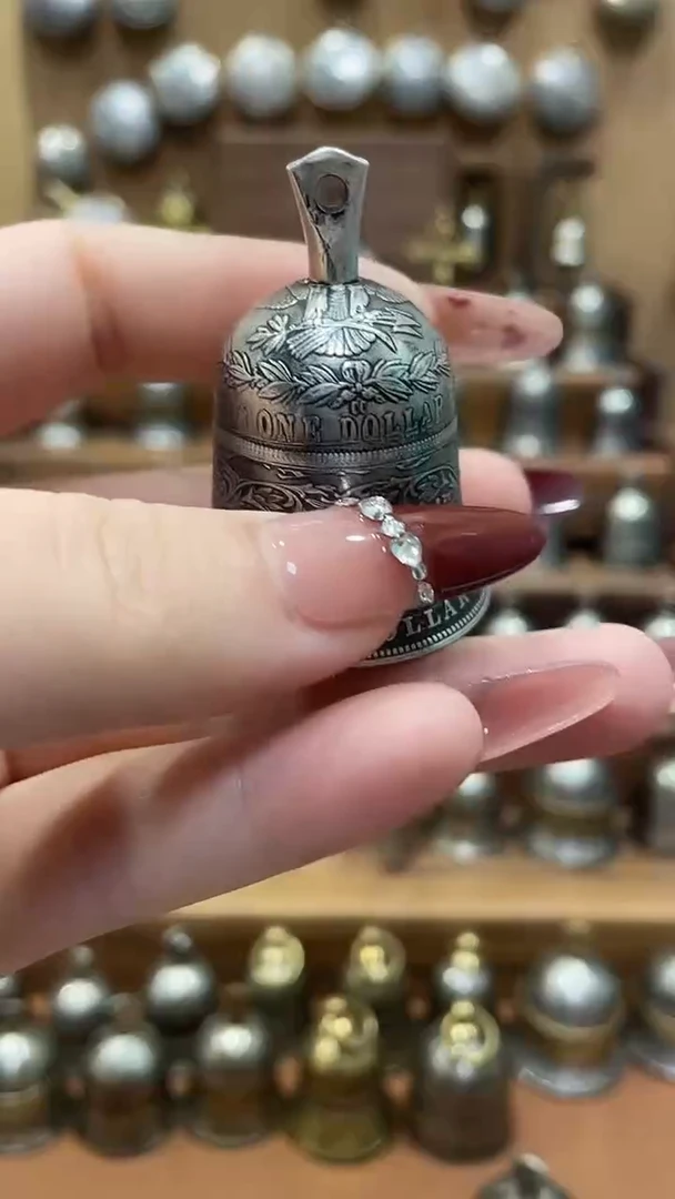 想***_摩根银铃1888年三银币拼接款配绳