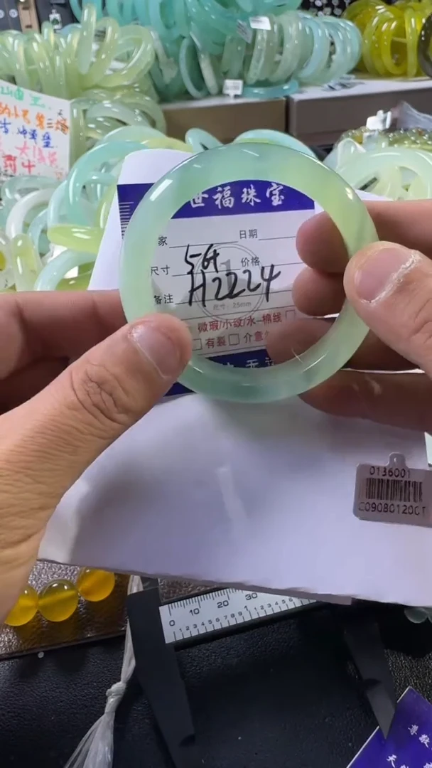 未镶嵌蛇纹石玉手镯1