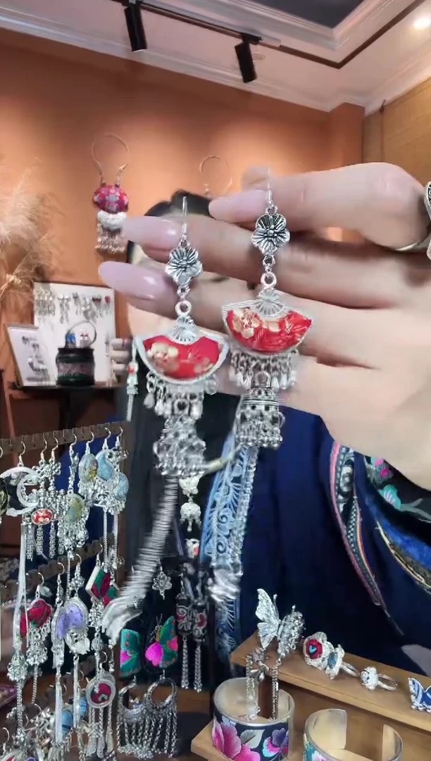 【闪购商品】刺绣纯手工民族风耳环