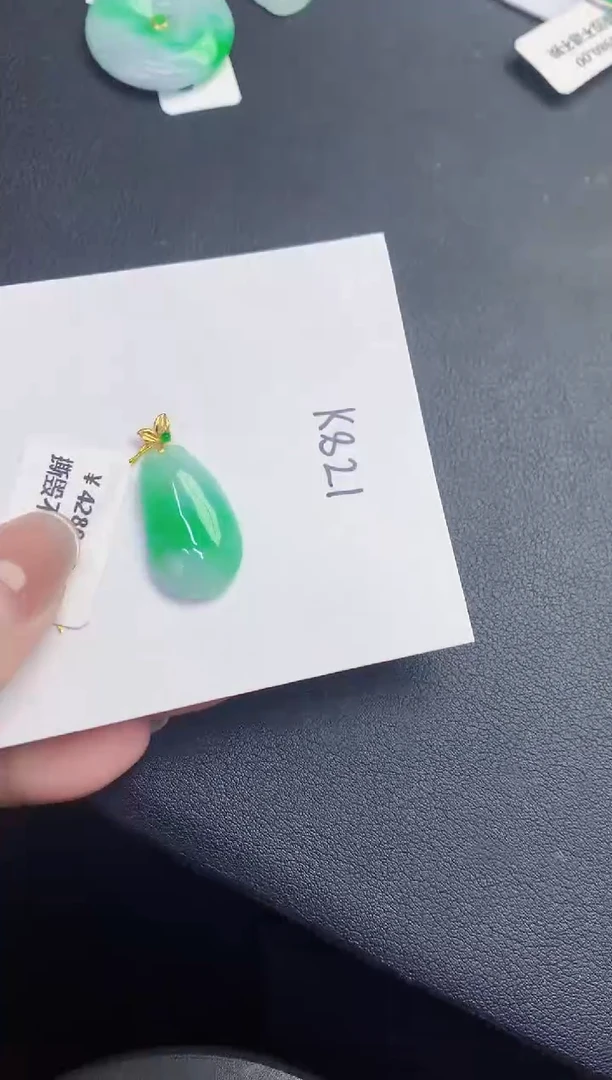 颈饰18K金镶嵌翡翠缅甸天然翡翠A货