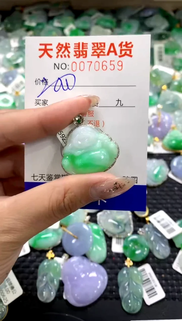 颈饰18K金镶嵌翡翠1111111111111111