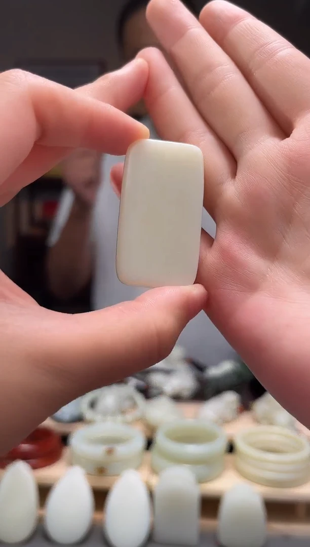 颈饰未镶嵌和田玉吊坠