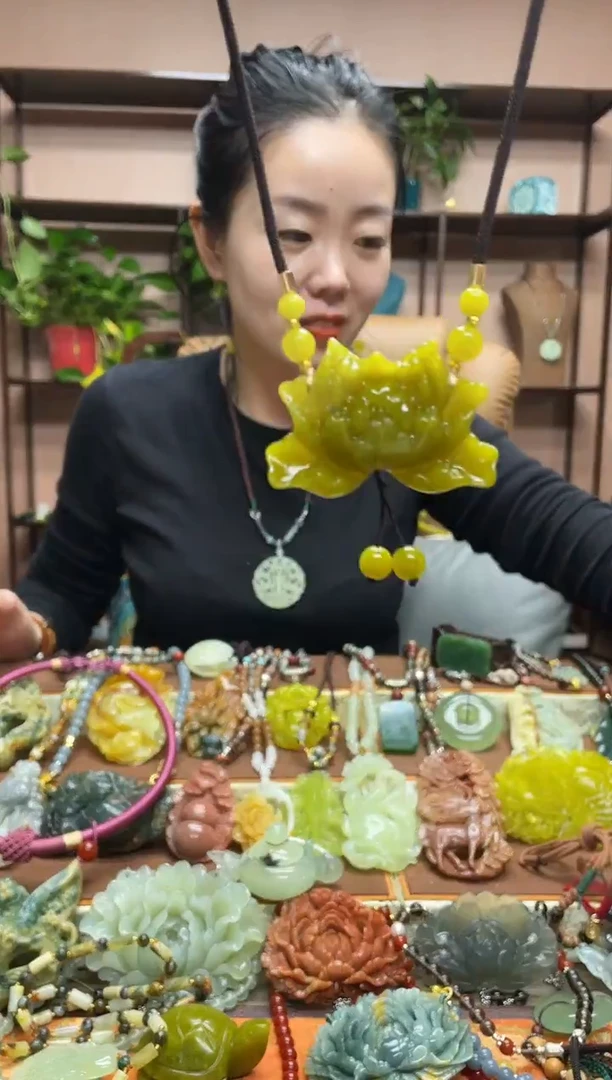 未镶嵌岫玉吊坠多样性发货发其中之一