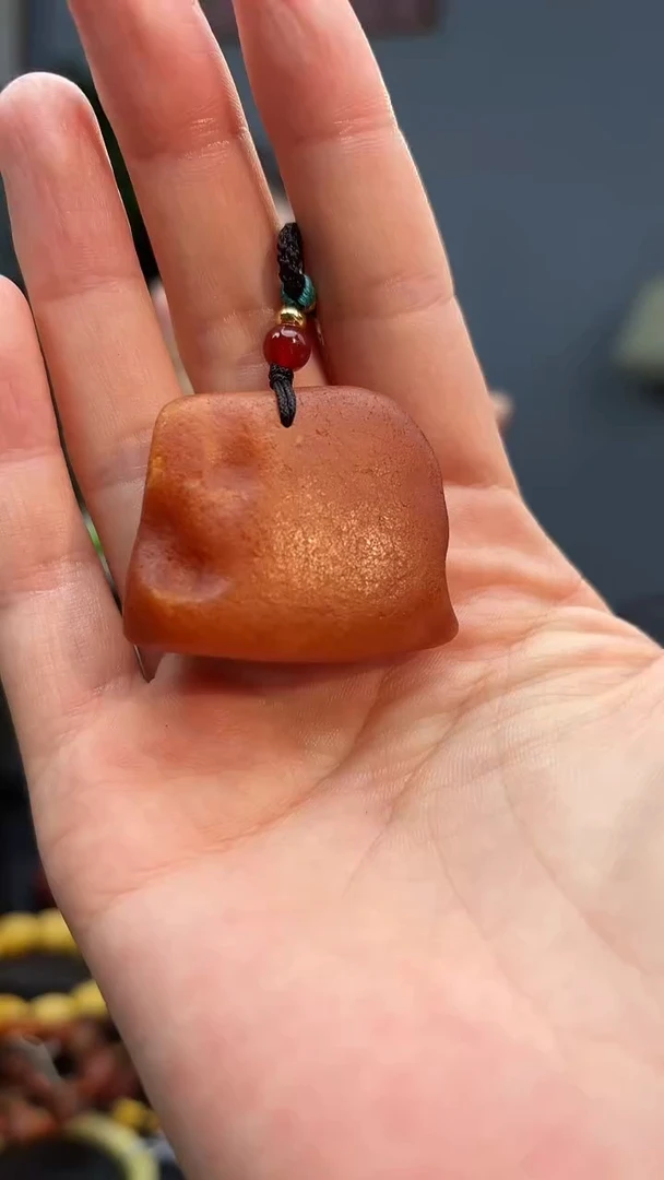 未镶嵌颈饰琥珀吊坠
